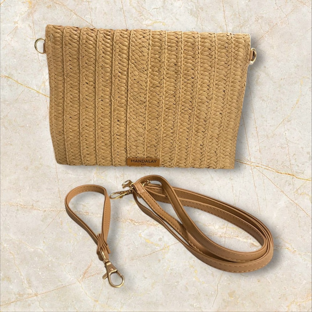FEATHERED WHIMSY HAND DESIGNED LAYERED STRAW ENVELOPE CLUTCH/ CROSSBODY PURSE - Picture 3 of 4